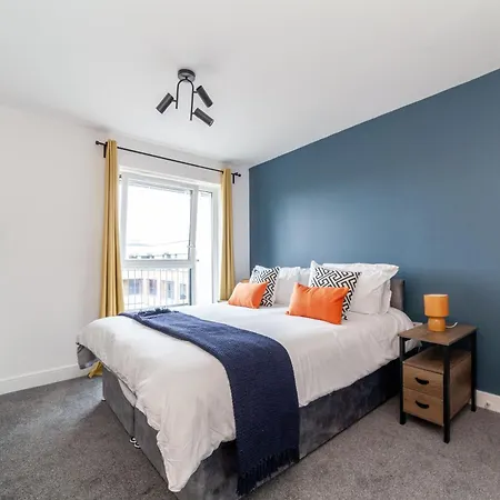Top-rated Penthouse - King Size Bed & Free Parking * Romford