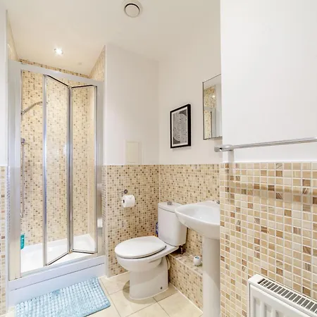 Apartment Top-rated Penthouse - King Size Bed & Free Parking Romford