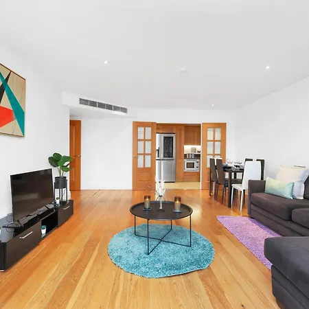 Sleeps 8, Parking, River Views, Chelsea 3 Bdr Apartment