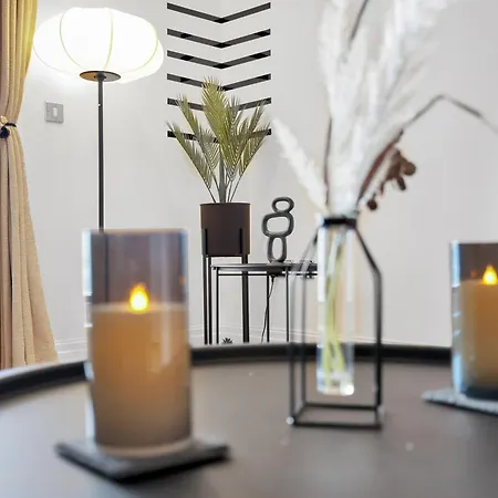 Apartment Sleeps 8, Parking, River Views, Chelsea 3 Bdr