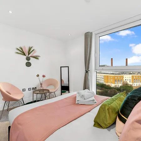 Sleeps 8, Parking, River Views, Chelsea 3 Bdr Apartment London