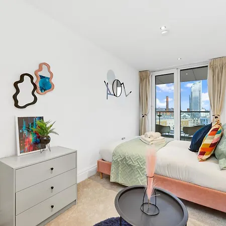 Sleeps 8, Parking, River Views, Chelsea 3 Bdr