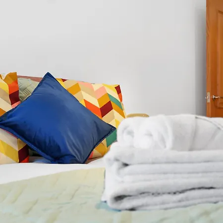 Sleeps 8, Parking, River Views, Chelsea 3 Bdr * London