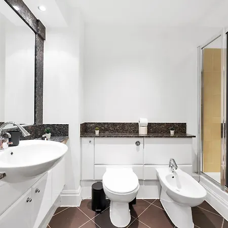 Sleeps 8, Parking, River Views, Chelsea 3 Bdr *