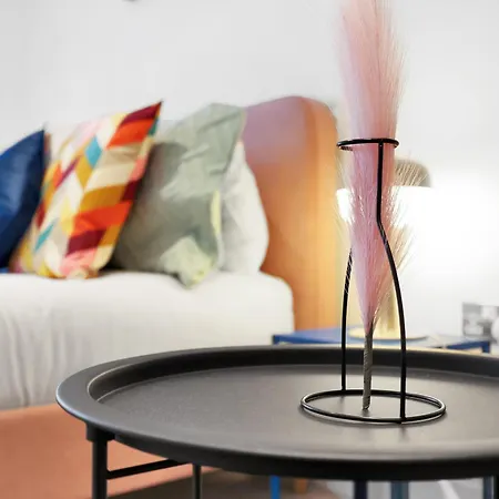 Sleeps 8, Parking, River Views, Chelsea 3 Bdr Apartment London