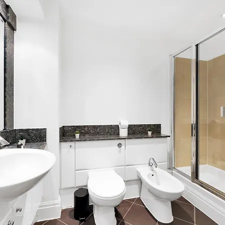Sleeps 8, Parking, River Views, Chelsea 3 Bdr London