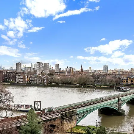 Apartment Sleeps 8, Parking, River Views, Chelsea 3 Bdr London