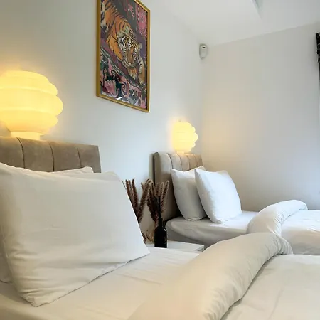 Luxurious 3bed House With Bath & Garden