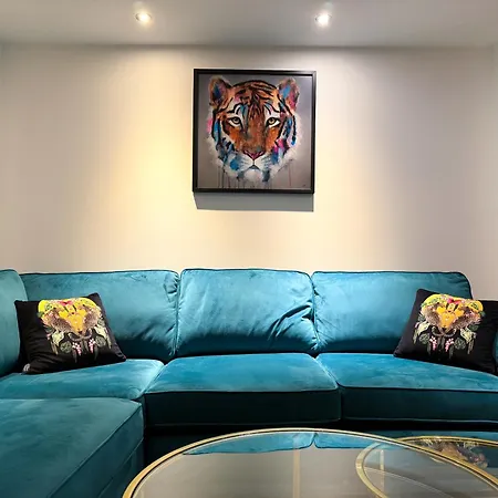 Luxurious 3bed House With Bath & Garden Holiday home *