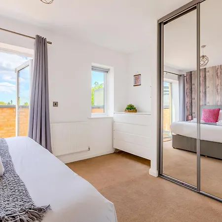 Peaceful 4br With Garden& Parking In Walthamstow Holiday home