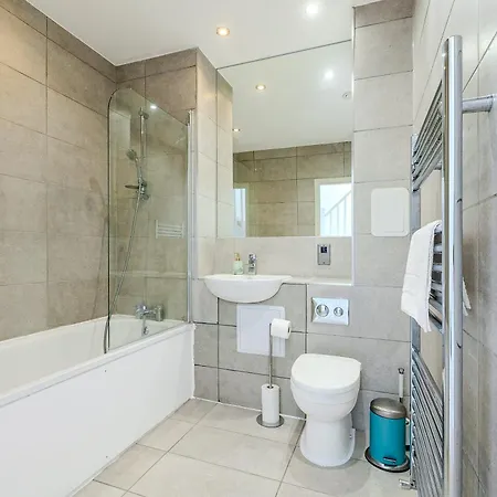 Peaceful 4br With Garden& Parking In Walthamstow Holiday home *