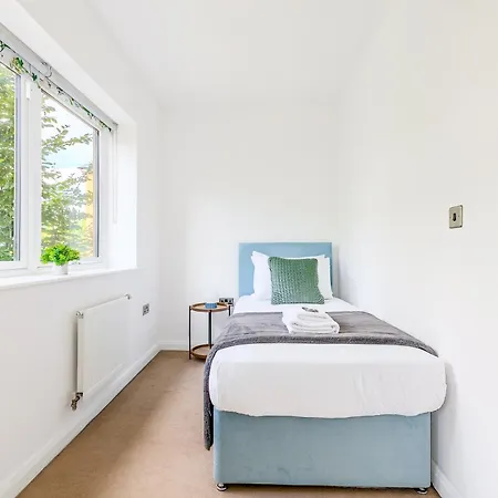 Peaceful 4br With Garden& Parking In Walthamstow