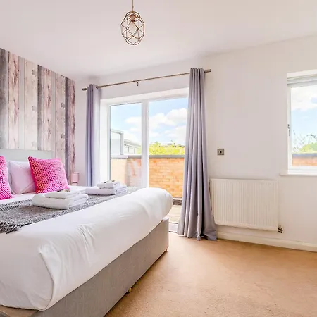 Peaceful 4br With Garden& Parking In Walthamstow *