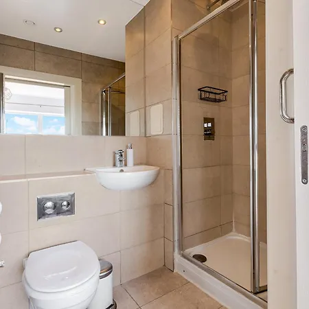 Peaceful 4br With Garden& Parking In Walthamstow