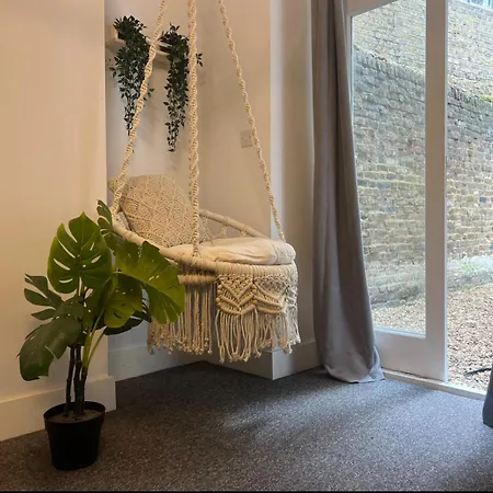 Skyline Maida-vale Apartment London