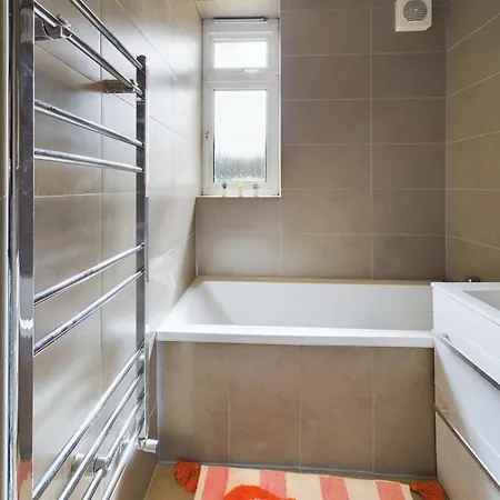 The Earl's Court Hideaway - Warm 3bdr House *