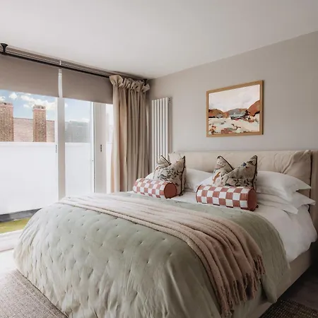 The Parsons Townhouse * London