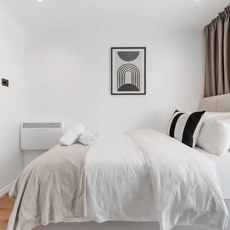 Luxurious 2br Flat, Free Parking, North London * Finchley