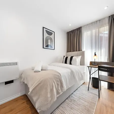 Luxurious 2br Flat, Free Parking, North London *