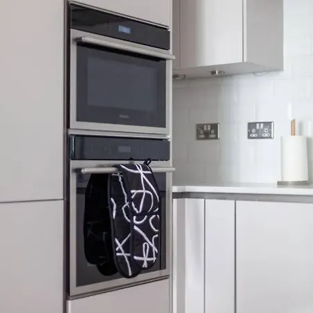 Cozy & Stylish 2-bed Flat In Trentham Ct, 公寓