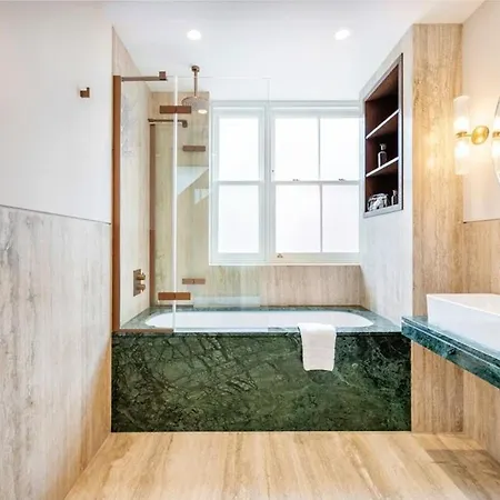 Two Bed Duplex In Covent Garden Apartment *
