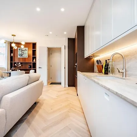 Two Bed Duplex In Covent Garden *