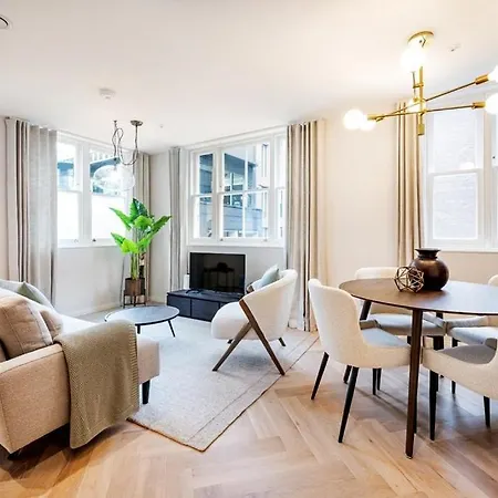 Two Bed Duplex In Covent Garden *