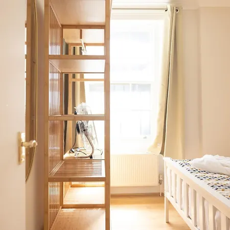 Centre Hideaway 100m From Trafalgar Square Apartment