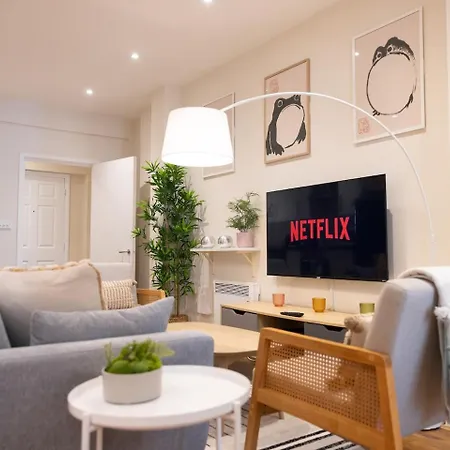 Two-bed Centre Flat 100m From Trafalgar Sqr