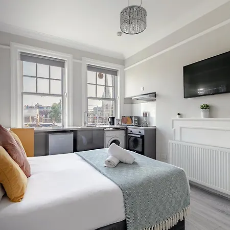 In The Heart Of High Street Kensington Apartment *