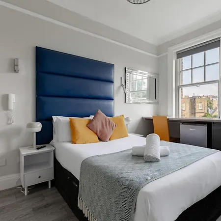 In The Heart Of High Street Kensington Apartment London