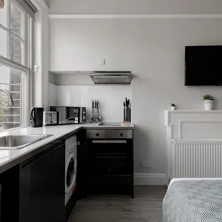 In The Heart Of High Street Kensington * London