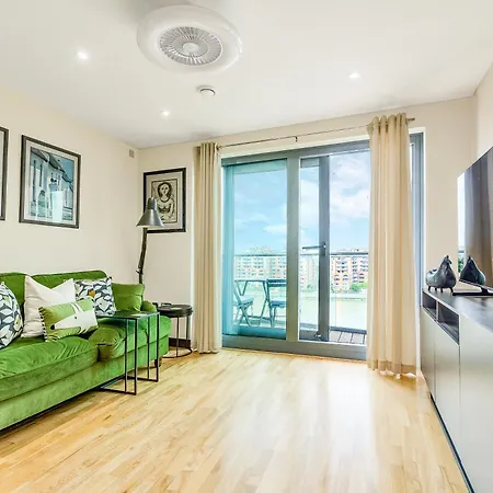 Apartmán Upscale Riverfront 1br Flat, Prestigious Battersea Londýn