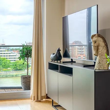 Upscale Riverfront 1br Flat, Prestigious Battersea * Londýn