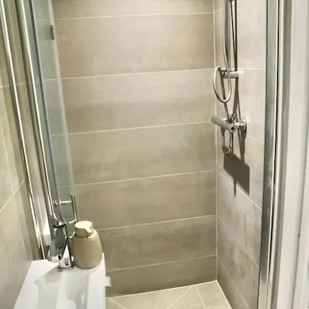 Picturesque - Own Entry - Professional Apartment
