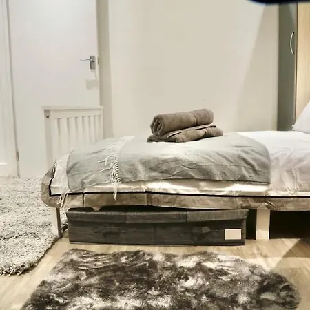Picturesque - Own Entry - Professional Apartment *