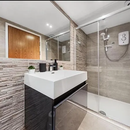 Battersea Superior - Getaway Apartment London