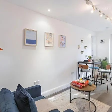 Apartment Sleek Loft Living Minimalist Urban Escape London