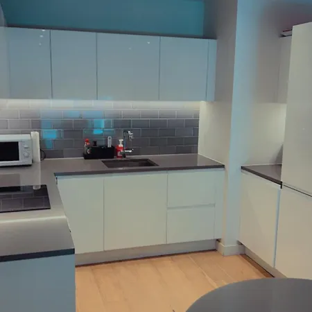 Apartment Luxe 2 Bedroom And Sofa Bed - Up To 6 Guests London