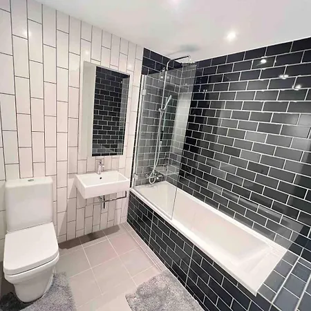 Luxe 2 Bedroom And Sofa Bed - Up To 6 Guests London