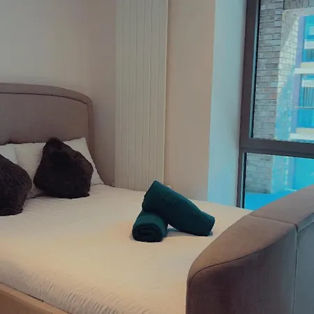 Luxe 2 Bedroom And Sofa Bed - Up To 6 Guests Apartment