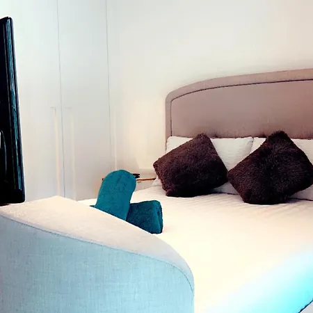 Apartment Luxe 2 Bedroom And Sofa Bed - Up To 6 Guests