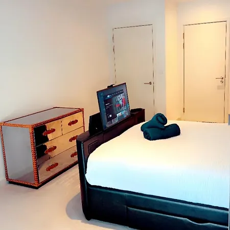 Luxe 2 Bedroom And Sofa Bed - Up To 6 Guests Apartment