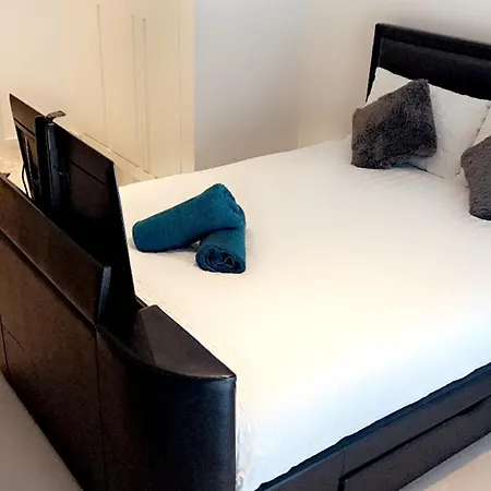 Apartment Luxe 2 Bedroom And Sofa Bed - Up To 6 Guests