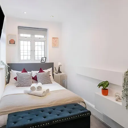 Sleek Loft Living Minimalist Urban Escape London
