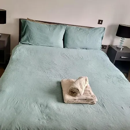 Batterseaflat Sleeps6 Refurbished Tv Apartment *