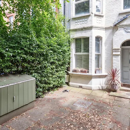 Apartment Spacious And Bright 1 Bedroom Flat *