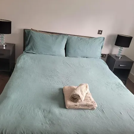 Batterseaflat Sleeps6 Refurbished Tv Apartment *