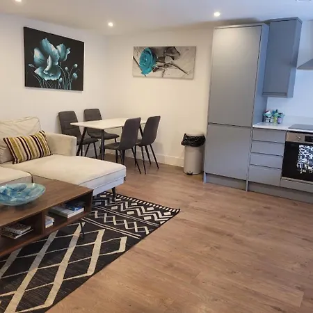 Batterseaflat Sleeps6 Refurbished Tv Apartment London
