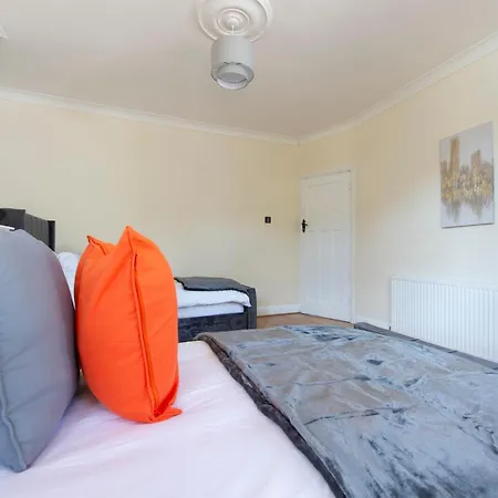 Holiday home Stunning 5 Bedroom House - *